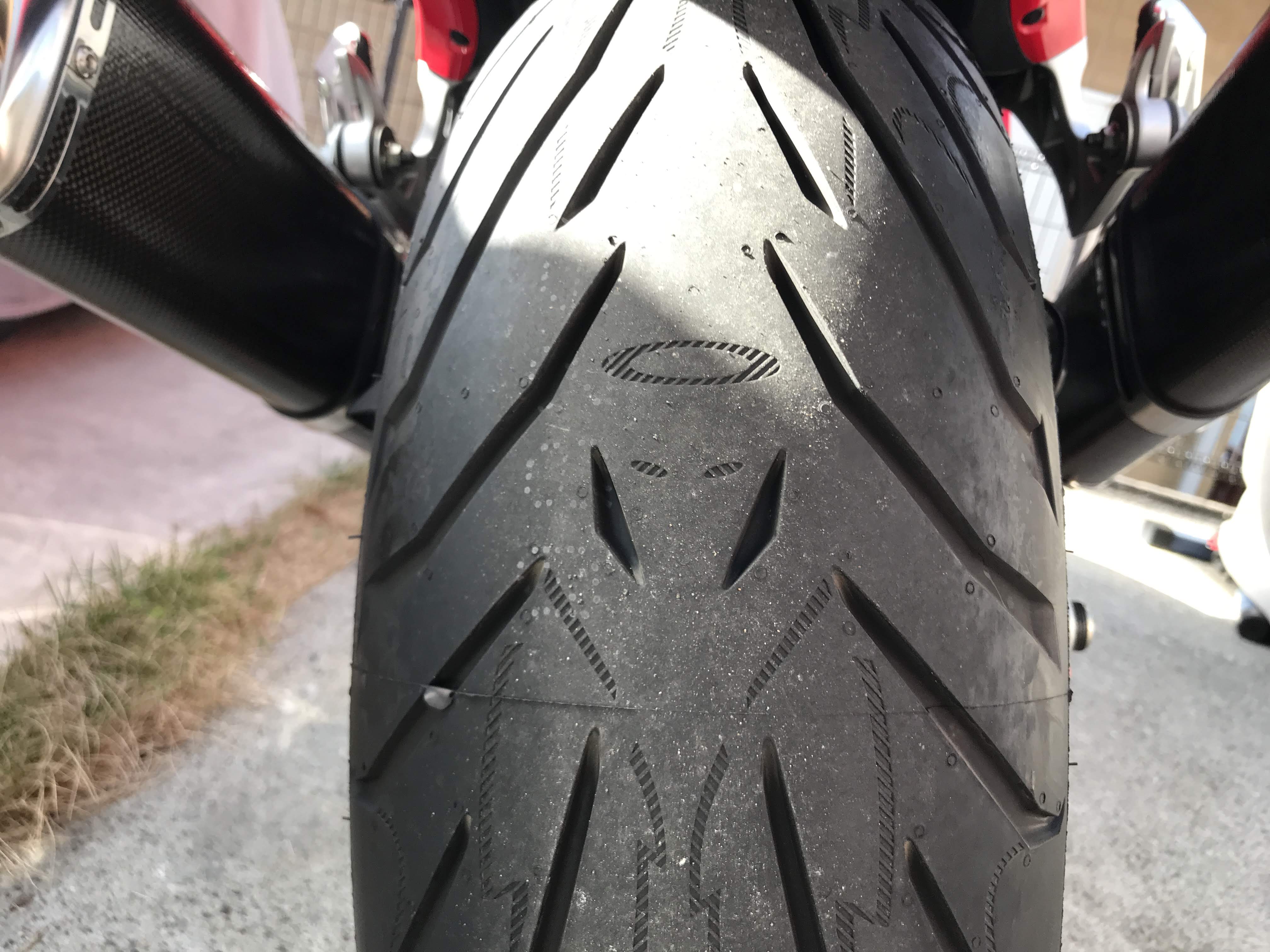 隼のタイヤ交換に選んだタイヤは Pirelli Angel St でした 乗り味は上々だが少し柔らかい気がする 石ログ